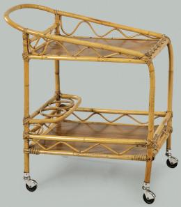 Lote 1273: Carro camarera en madera de bambú y baldas de melamina simulando madera.
S. XX
