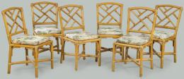 Lote 1277: Conjunto de 12 sillas de comedor en madera de bambú y cojines de tela, con  respaldo de enrejado asimétrico. 
S. XX