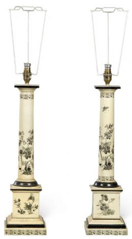 Lote 1289: Pareja de lamparas madera lacada en blanco con decoración floral