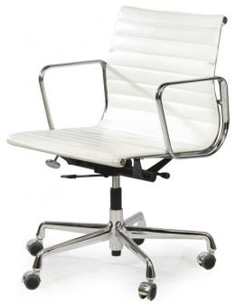 Lote 1329: Charles & Ray Eames para Vitra 
Silla Aluminium Chair EA 117