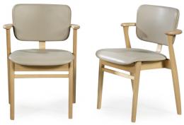 Lote 1343: Ilmari Tapiovaara (Finlandia, 1914 - 1999) para Artek diseño de 1946
Pareja de sillas modelo DOMUS