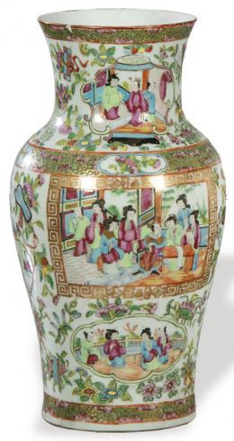 Lote 1384: Jarrón de porcelana china Cantón S. XIX