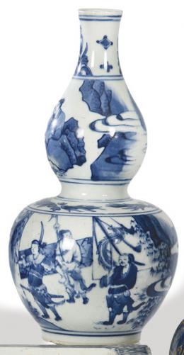 Lote 1407: Botella de doble calabaza de porcelana china azul y blanco transición Dinastía Ming-Qing h. 1640.