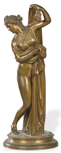 Lote 1468: "Venus Calipigia" en bronce patinado primer tercio S. XX.
Siguiendo la copia romana del modelo helenístico original que se encuentra en el Museo Arqueológico Nacional de Nápoles.