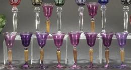 Lote 1477: Doce copas de licor de cristal de Murano e lila con vástago acanalado dorado.