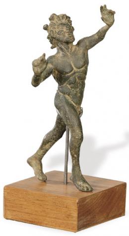 Lote 1484: "Sátiro" en bronce Grand Tour S. XIX.
Copiando la escultura de bronce romana que se encontró en Pompeya y le da nombre a la casa donde se encontró "Casa del Fauno