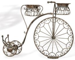 Lote 1519: Macetero en forma de bicileta en hierro con dos porta tiestos.