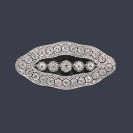 Lote 2026: Broche-placa época 'Art Decó' con diamantes talla antigua de aprox. 6,80 ct en total. Años '30.