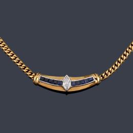 Lote 2337
Collar con diamante talla marquís central de aprox. 1,20 ct con zafiros calibrados en ambos lados.