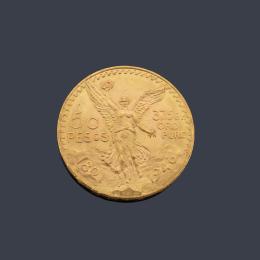 Lote 2576: Moneda de 50 pesos Mexicanos en oro de 22K.