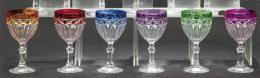 Lote 1001: Juego de seis copas de cristal de Bohemia talladas esmaltadas en distintos colores.