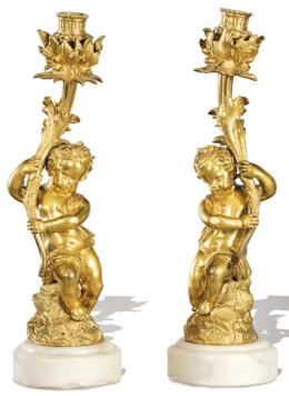 Lote 1052: Pareja de candeleros de bronce dorado y mármol blanco, Francia S. XIX.