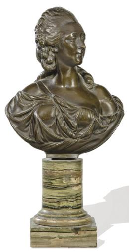 Lote 1088: "Maria Antonieta". Busto de bronce patinado, Francia S. XIX.