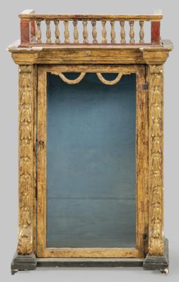 Lote 1094: Hornacina neoclásica de madera tallada y dorada, España último tercio S. XVIII.