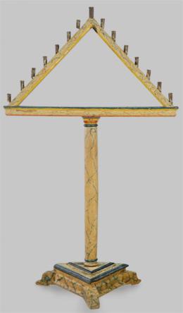 Lote 1103: Tenebrario de madera tallada y marmorizada, España último tercio S. XVIII.