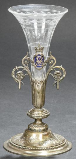 Lote 1127
Copa de plata, cristal grabado a la rueda y esmalte guilloché, con iniiciales y corona real, Francia ff. S. XIX.