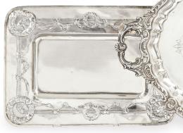 Lote 1168: Bandeja rectangular Art Deco de plata española punzonada Ley 916 de Talleres de Arte Granda 1910-15.