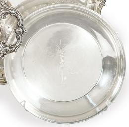 Lote 1171: Panera circular de plata española punzonada 1ª Ley de Espuñes con marca comercial de J. Pérez Fernández.