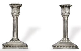 Lote 1192: Pareja de candeleros victorianos de plata inglesa punzonada Ley Sterling de Hawksworth, Eyre & Co. Ltd. Sheffield 1873.