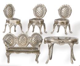 Lote 1206
Sillón, tres sillas y consola miniatura de plata española punzonada 1ª Ley.