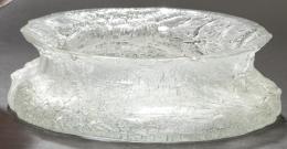 Lote 1217: Cuenco de cristal helado diseñado por el artista finlandés Timo Sarpaneva (1925-2008) para Iittala en 1964.