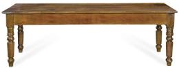 Lote 1224: Mesa de comedor en madera de nogal, con patas torneadas.
España, finales S. XIX