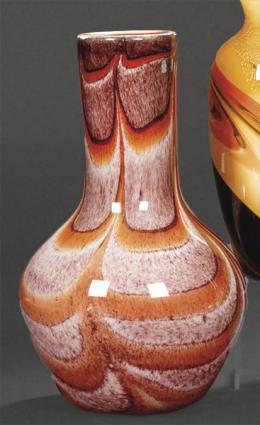 Lote 1259: Jarrón de cuello largo de cristal de Murano