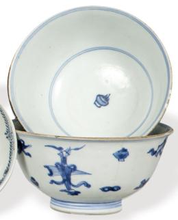 Lote 1391: Pareja de cuancos de porcelana china de la Dinastía Ming S. XVII procedentes de un pecio.