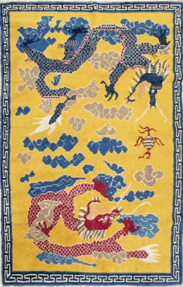 Lote 1393: Alfombra china de lana, con motivo de dragón, Dinastía Qing S. XIX.