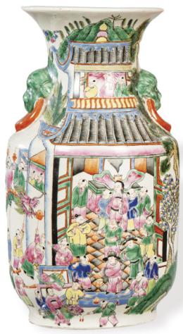 Lote 1423: Jarròn de porcelana china con esmaltes polícromos tipo cantonés mediados S. XX.