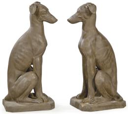 Lote 1480: Pareja de perros galgo sentados en resina para jardín.