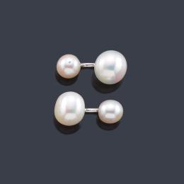 Lote 2194
Gemelos con cuatro perlas de aprox. 9,00 - 12,00 mm en montura de oro blanco de 18K.