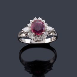 Lote 2248
Gemelos época 'art decó' con diseño de rosetón con diamantes y rubíes calibrados. Años '30.