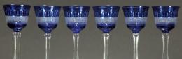 Lote 1040: Seis copas de cristal tallado parcialmente esmaltadas en azul cobalto de Bohemia