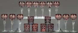Lote 1053: Doce copas de cristal de Bohemia parcialmente esmaltadas en rojo