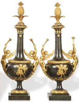 Lote 1057: Pareja de urnas de bronce patinado y dorado, Francia S. XIX.