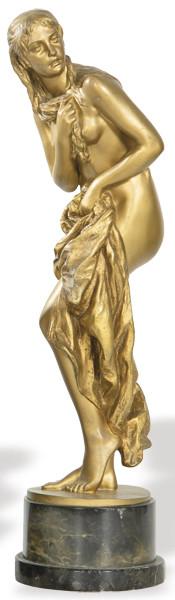 Lote 1084
"Desnudo Femenino" escultura Art Nouveau de bronce dorado, firmada F. Brese Fec., Francia ff. S. XIX pp. S. XX.