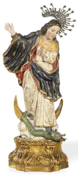 Lote 1101
Seguidor de Bernardo de Legarda, Escuela Quiteña S. XVIII
"Inmaculada"
Pequeña talla de madera tallada, policromada, dorada y estofada con ojos de pasta vítrea.