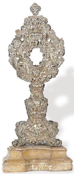 Lote 1133: Relicario de madera forrado en plata, España S. XVIII.