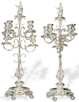 Lote 1136: Pareja de candelabros de plata española punzonada con marca ilegible de platero, fiel contraste de B y R, Barcelona ff. S. XIX.