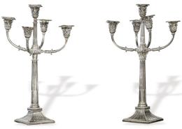 Lote 1138: Pareja de candelabros de plata holandesa con marca de Ley 934 y marca de orfebre de la firma JM Van Kempen & Zonen de la ciudad de Voorschoten h. 1858-1924.