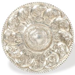Lote 1152
Bandeja circular de plata española punzonada de Durán Madrid Villa y Corte 1909.