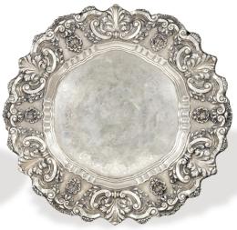 Lote 1153
Gran bandeja circular de plata portuguesa punzonada Ley 833 Oporto mediados S. XX.