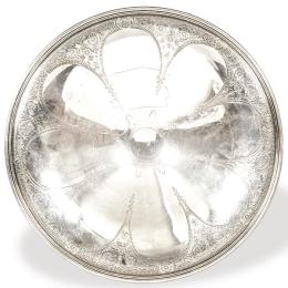 Lote 1158: Salvilla de plata de Tiffany & Co. Ley Sterling, con punzones de Albert William Feavearyear con marca de importacion a Londres 1929 y marca de Tiffany & Co. correspondiente al periodo de John C. Moore (1907-1947),