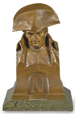 Lote 1214: Paul Ludwig Kowalczewski ( Prusia 1865-1910) 
Busto de Napoleón en bronce patinado. Firmado.