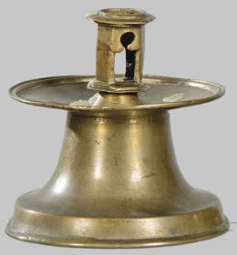 Lote 1219: Candelero de bronce, España S. XVI.