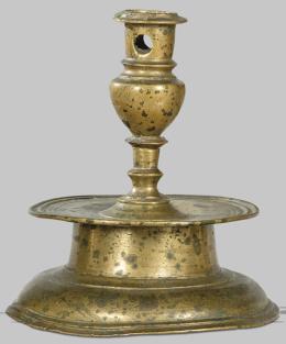 Lote 1220: Candelero de bronce, España S. XVI.