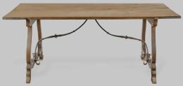 Lote 1241: Mesa con patas de lira recortadas en madera de nogal unidas por fiadores de hierro abalaustrados en forma de "S", siguiendo modelos del S. XVII y tapa rectangular de época anteior. España, finales S. XIX