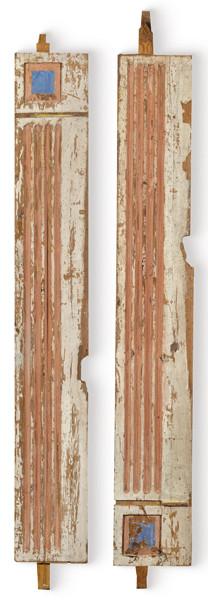 Lote 1245: Cuatro pilastras en madera tallada y policromada. Posiblemente S. XVIII..