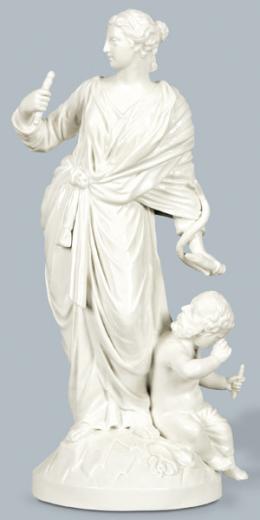 Lote 1268: Hygea, diosa de la salud, figura en porcelana esmaltada en blanco de la manufactura Real de Berlín